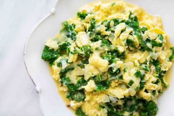 Scrambled Cajan eggs with Spinach and kale 